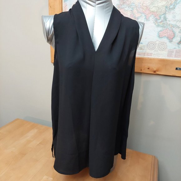 Violet & Claire Tops - Violet + Claire Pleated V-neck Sleeveless Tunic Black side slits women's small